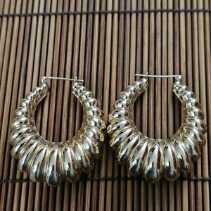 14k Shrimp Hoop Yellow Gold Earrings (Vintage)